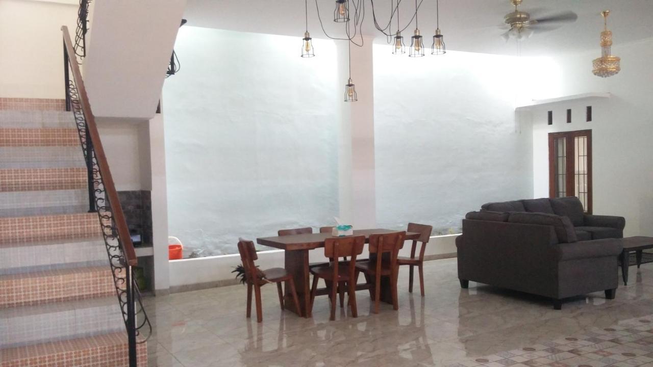 Zg Homestay Solo Sumber  Exterior photo
